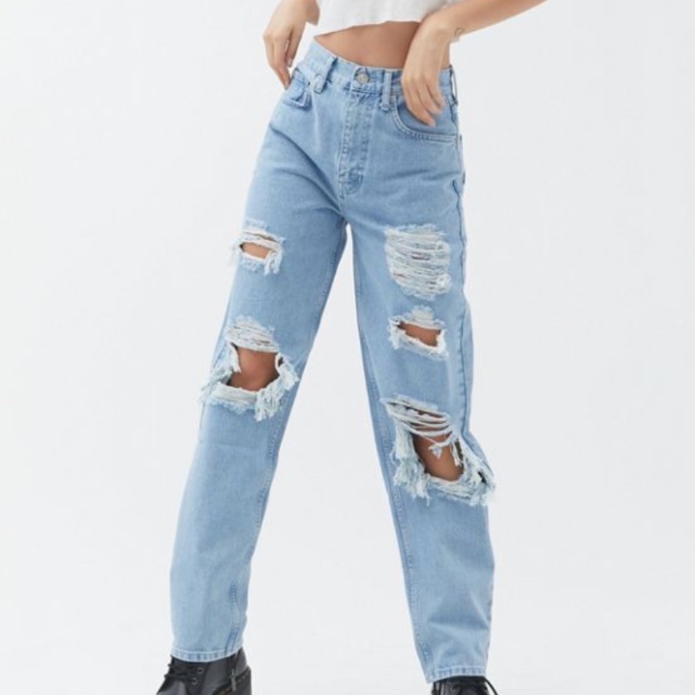 BDG High-Waisted baggy jean destroyed light wash